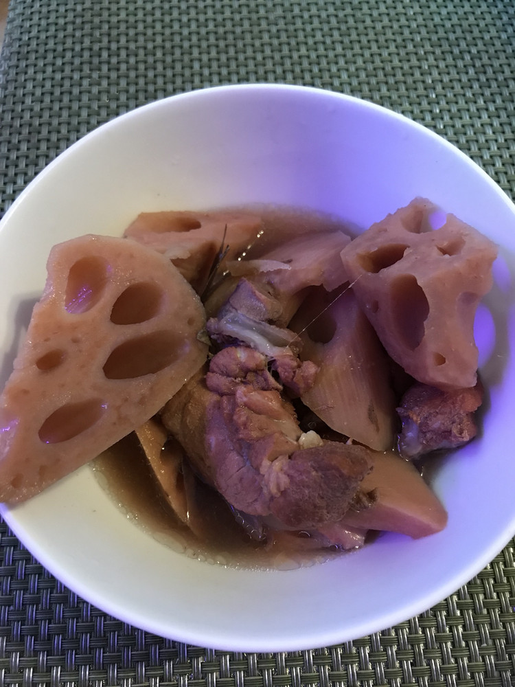 排骨炖藕汤的做法