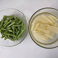 土豆烧豆角！妈妈最爱吃的一道家常菜的做法图解2
