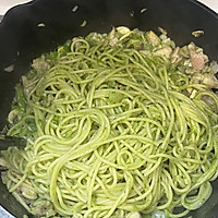 口蘑鸡腿青酱意面的做法图解10