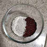 红豆薏米粥的做法图解1