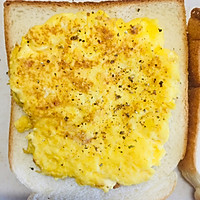 最简单的超嫩鸡蛋三明治 两颗鸡蛋就搞定 五分钟都不要的做法图解10