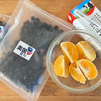 #蓝莓怎么吃#自制饮品橙香蓝莓奶昔的做法图解2