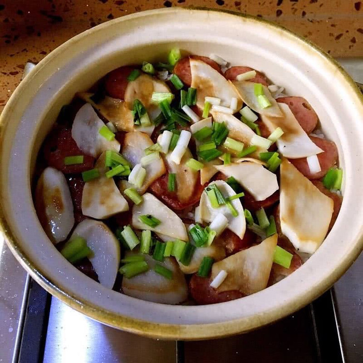 哈尔滨红肠煲仔饭的做法