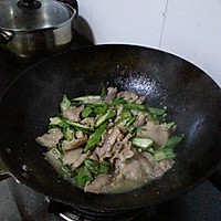 秋葵小炒肉的做法图解3