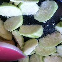鲜菇水瓜汤的做法图解3