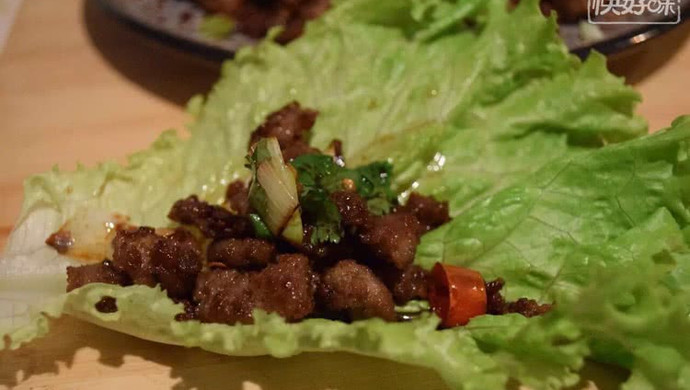 香辣肉末蔬菜卷