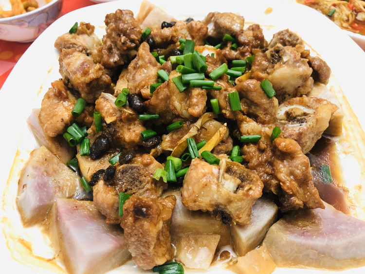 排骨蒸荔浦芋头的做法