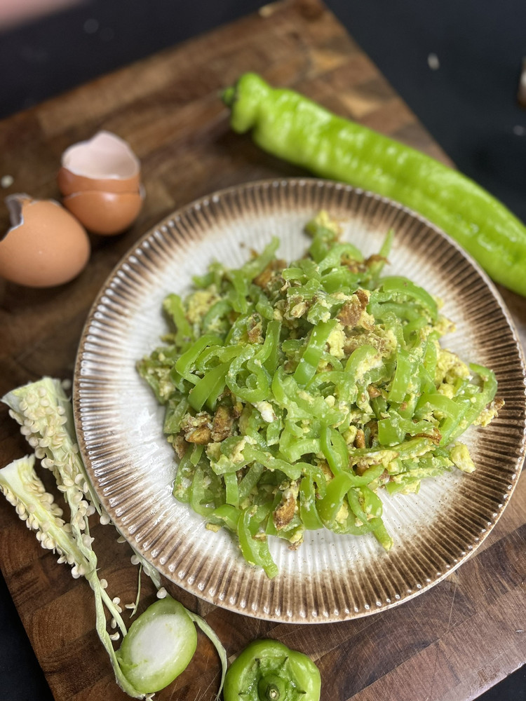 10分钟搞定下饭菜，尖椒炒鸡蛋！的做法