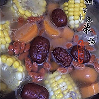 #憋在家里吃什么#煲一蛊汤，温暖你的胃--胡萝卜玉米排骨汤的做法图解8
