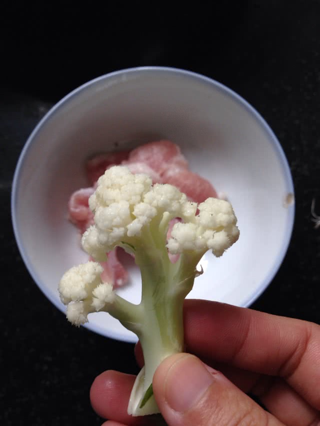 猪肉芹菜饺子的做法图解4
