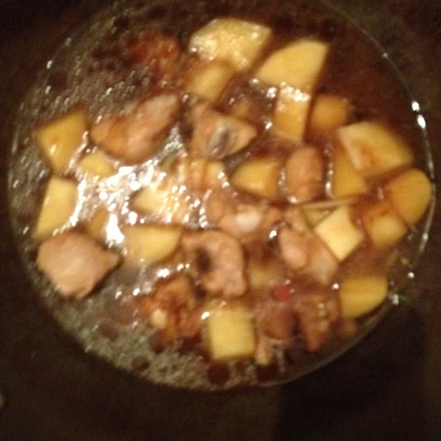 土豆红烧鸡腿的做法图解5