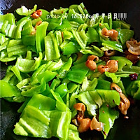 青椒爆肥肠的做法图解8