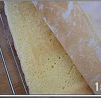 椰香海绵蛋糕卷的做法图解6