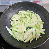节后减脂清胃菜❤️清炒西葫芦片的做法图解4