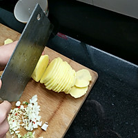 土豆酥鱼的做法图解2