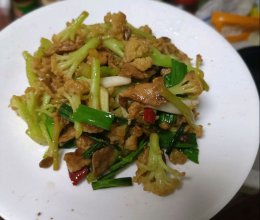 菜花炒肉的做法