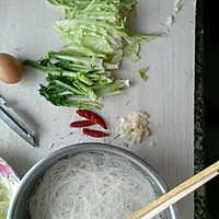 青菜炒米粉的做法图解1