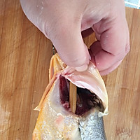 燕燕常招牌—葱油深海大黄花鱼的做法图解2