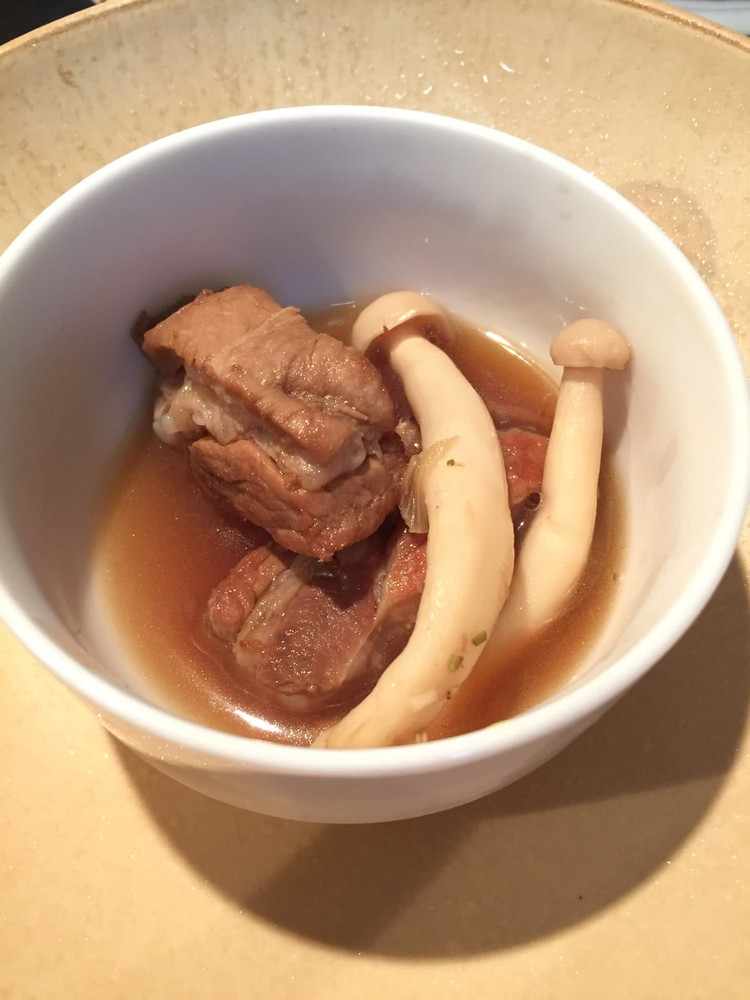 海鲜菇炖排骨的做法