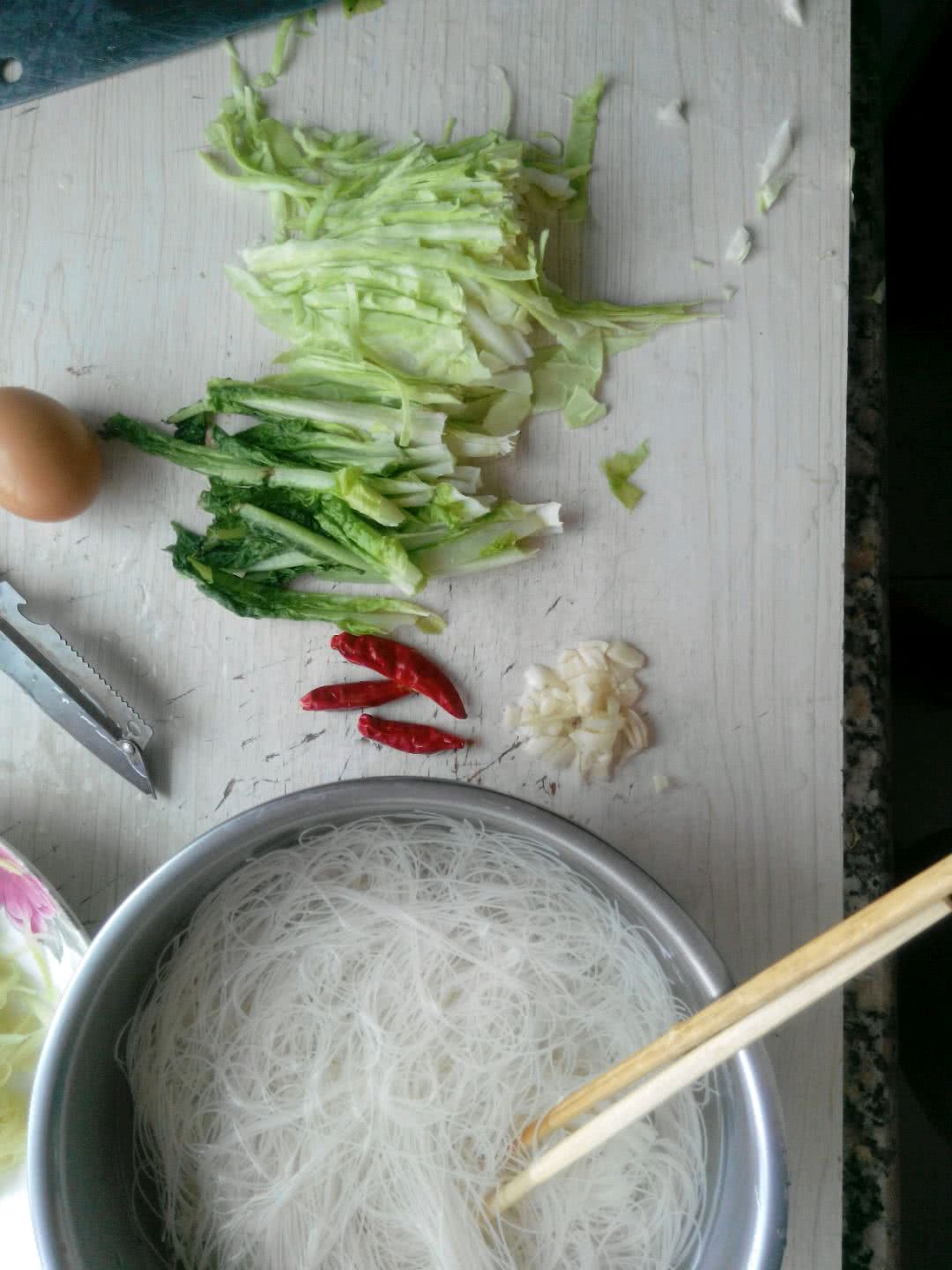 青菜炒米粉怎么做_青菜炒米粉的做法_豆果美食