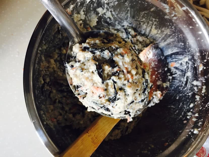 羊栖菜豆腐鸡肉汉堡肉配洋葱蘑菇咖喱汁的做法图解6
