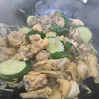 酸黄瓜三黄鸡的做法图解6
