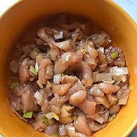 鸡胸肉炒蒜苔的做法图解3