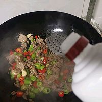 青红辣椒炒孜然牛肉的做法图解10
