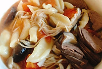 西红柿金针菇猪心面鱼汤的做法