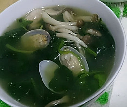 菠菜蚬子蟹味菇汤的做法