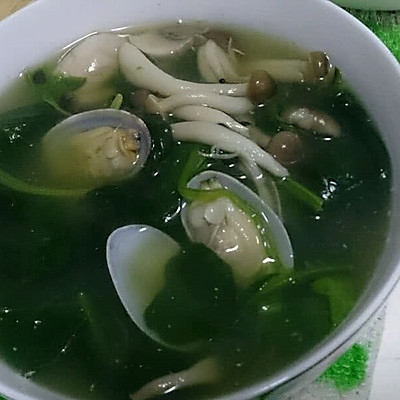 菠菜蚬子蟹味菇汤