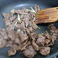 紫苏炒牛肉的做法图解7