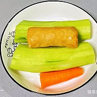【孕妇食谱】丝瓜烩鱼饼，甜鲜美味，色泽鲜艳、低脂又营养～的做法图解2