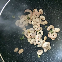 口蘑鲜虾蛋花汤的做法图解7