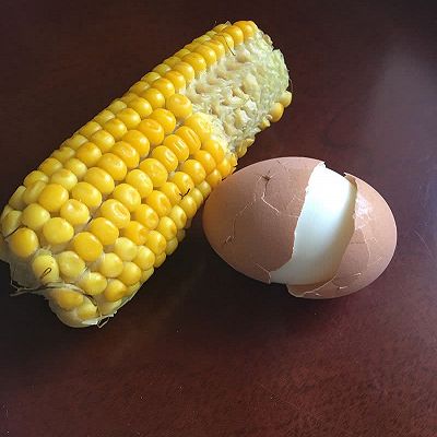 简易早餐－煮鸡蛋玉米