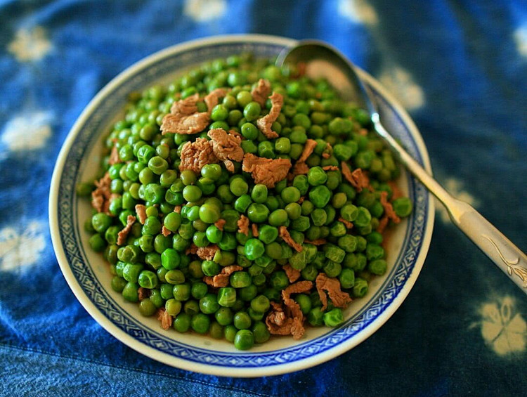 家常小菜--炒豌豆（冷冻）的做法