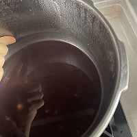 黑米莲子粥的做法图解3