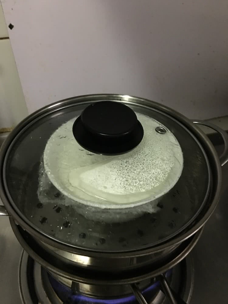 蜂蜜蔓越莓双皮奶的做法图解3