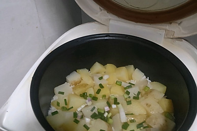 电饭煲土豆焖饭