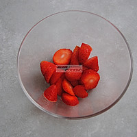 红粉佳人草莓米糊的做法图解2