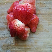 草莓原味戚风裸蛋糕——附雀巢淡奶油打发过程的做法图解16