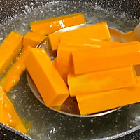 简单又好吃的咸蛋黄焗南瓜的做法图解2