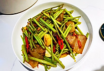 藜蒿炒腊肉的做法