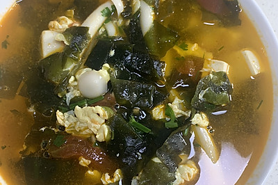 西红柿豆腐海鲜菇裙带菜蛋汤