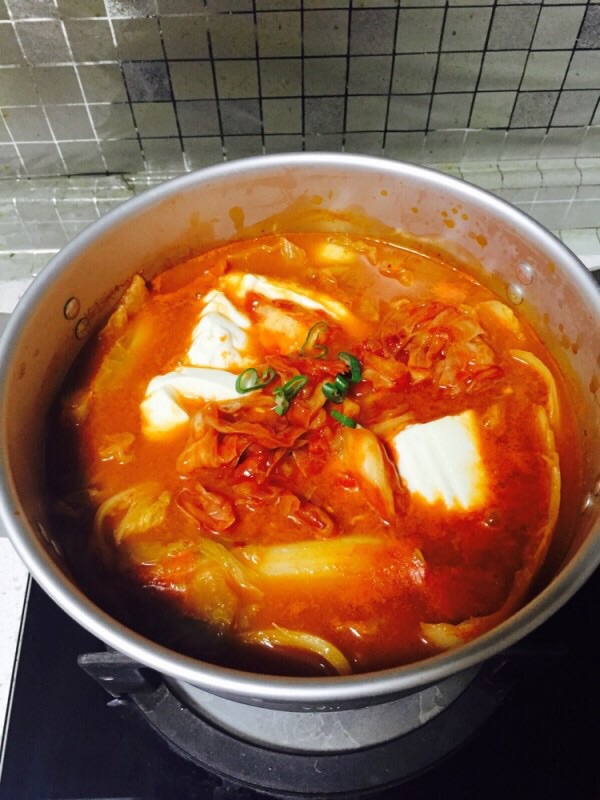 热乎乎的韩式泡菜豆腐锅的做法