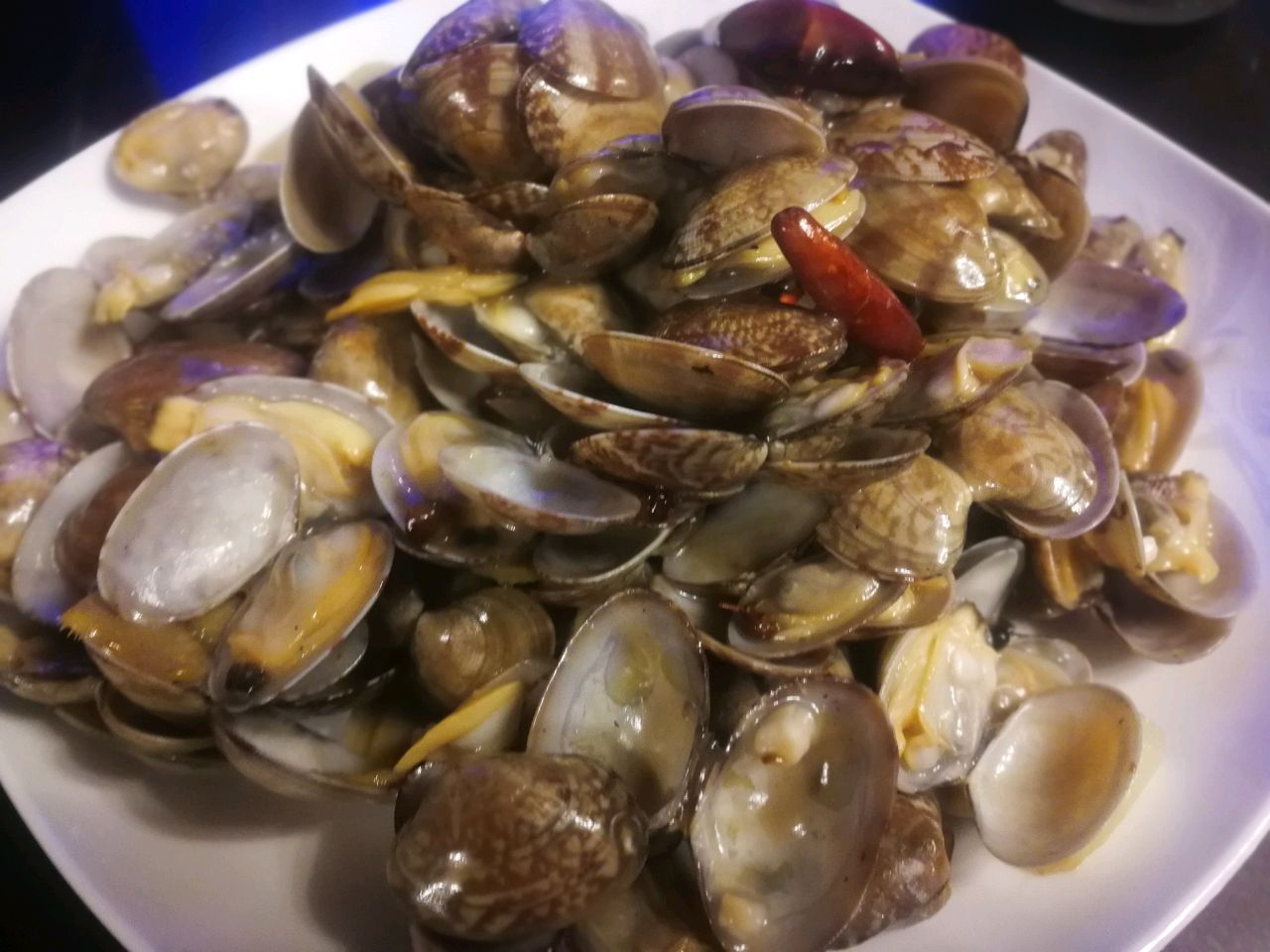 Stir fried clam with spicy sauce