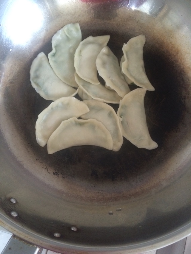 煎饺的做法图解2