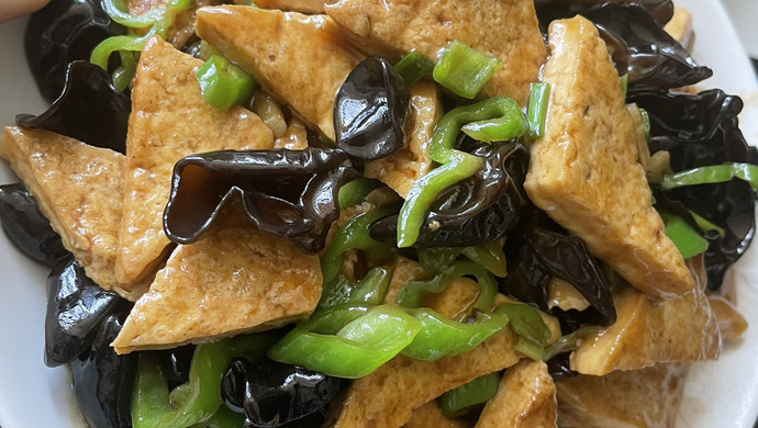 黑木耳配老豆腐