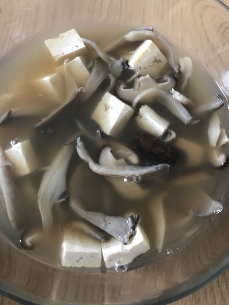 豆腐杂菌汤的做法