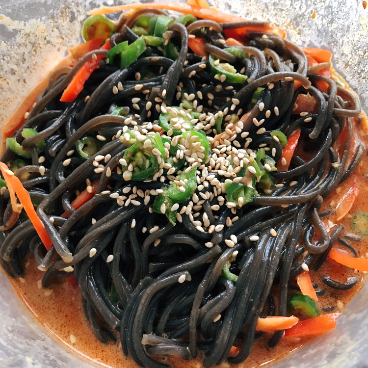 麻酱升级版)酸辣蕨根粉的做法